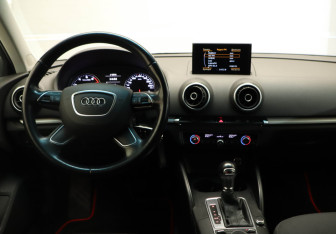 Подержанный автомобиль Audi A3 Hatchback 2015 года (8 фото)