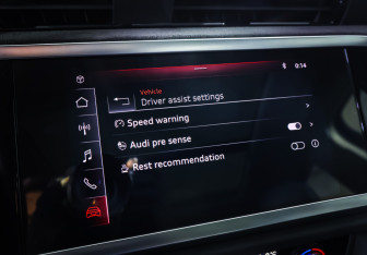 Подержанный автомобиль Audi Q3 2021 года (20 фото)