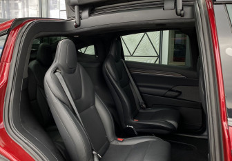 Подержанный автомобиль Tesla Model X 2023 года (26 фото)