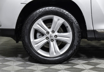 Подержанный автомобиль Toyota Highlander 2013 года (7 фото)