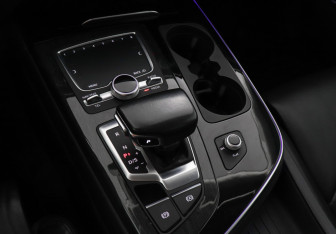 Подержанный автомобиль Audi Q7 2019 года (23 фото)