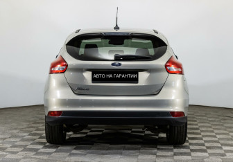 Подержанный автомобиль Ford Focus Hatchback 2017 года (6 фото)