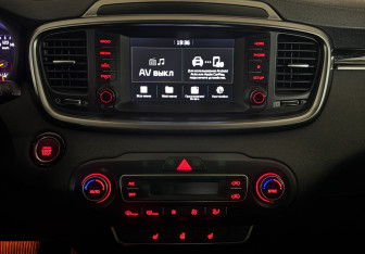 Подержанный автомобиль Kia Sorento 2018 года (16 фото)