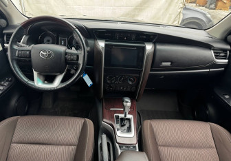 Подержанный автомобиль Toyota Fortuner 2018 года (9 фото)