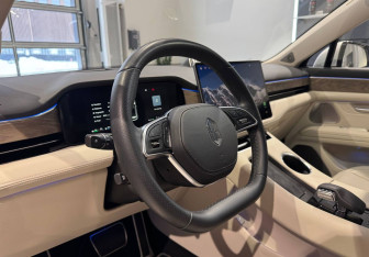 Подержанный автомобиль AITO M5 2023 года (11 фото)