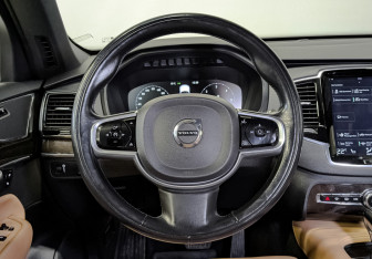 Подержанный автомобиль Volvo XC90 2017 года (22 фото)