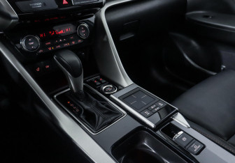 Подержанный автомобиль Mitsubishi Eclipse Cross 2019 года (12 фото)