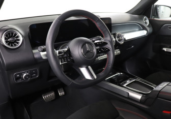 Подержанный автомобиль Mercedes-Benz GLB 2024 года (13 фото)
