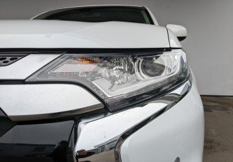 Подержанный автомобиль Mitsubishi Outlander 2022 года (11 фото)