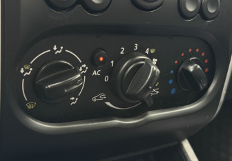 Подержанный автомобиль Nissan Almera Sedan 2014 года (6 фото)