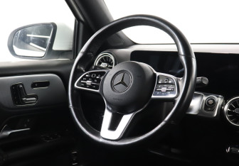 Подержанный автомобиль Mercedes-Benz GLB 2021 года (15 фото)