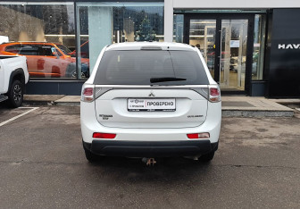 Подержанный автомобиль Mitsubishi Outlander 2013 года (6 фото)