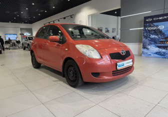 Подержанный автомобиль Toyota Yaris Hatchback 2007 года (3 фото)