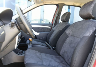 Подержанный автомобиль Renault Logan Sedan 2013 года (17 фото)