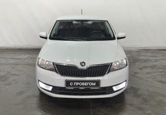 Подержанный автомобиль Skoda Rapid Liftback 2015 года (2 фото)