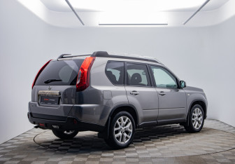 Подержанный автомобиль Nissan X-Trail 2012 года (5 фото)