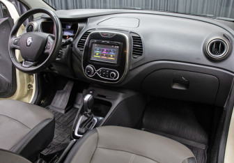 Подержанный автомобиль Renault Kaptur 2018 года (11 фото)