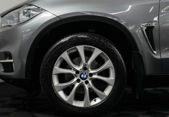 Подержанный автомобиль BMW X5 2017 года (7 фото)