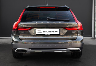 Подержанный автомобиль Volvo V90 Cross Country 2019 года (5 фото)