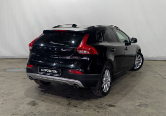 Подержанный автомобиль Volvo V40 Cross Country 2019 года (4 фото)