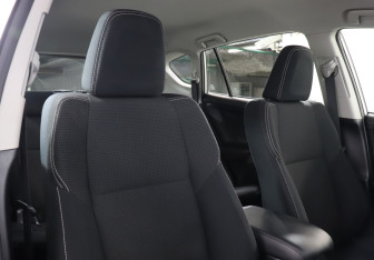 Подержанный автомобиль Toyota RAV4 2015 года (16 фото)