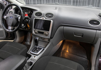 Подержанный автомобиль Ford Focus Hatchback 2010 года (11 фото)