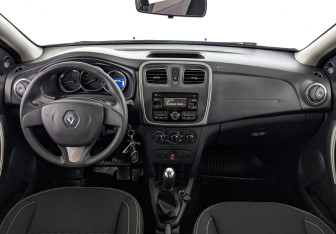 Подержанный автомобиль Renault Logan Sedan 2016 года (14 фото)