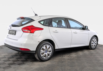 Подержанный автомобиль Ford Focus Hatchback 2018 года (5 фото)