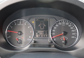 Подержанный автомобиль Nissan X-Trail 2012 года (17 фото)