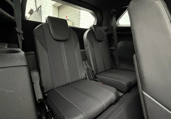 Подержанный автомобиль Peugeot 5008 Suv 2022 года (12 фото)
