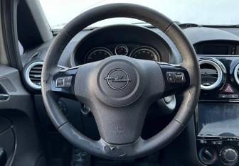 Подержанный автомобиль Opel Corsa 2008 года (11 фото)