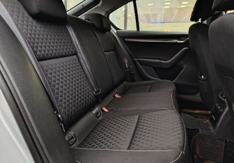 Подержанный автомобиль Skoda Octavia Liftback 2018 года (11 фото)