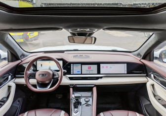 Подержанный автомобиль Geely Monjaro 2023 года (11 фото)