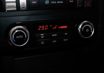 Подержанный автомобиль Mitsubishi Pajero 2012 года (13 фото)