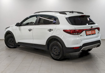 Подержанный автомобиль Kia Rio Hatchback 2017 года (7 фото)