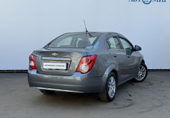 Подержанный автомобиль Chevrolet Aveo Sedan 2014 года (5 фото)