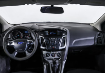 Подержанный автомобиль Ford Focus Hatchback 2013 года (17 фото)