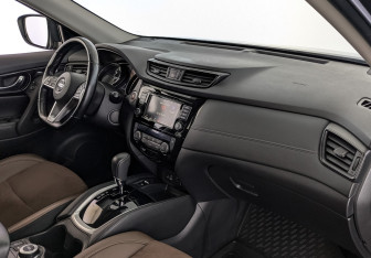 Подержанный автомобиль Nissan X-Trail 2021 года (13 фото)