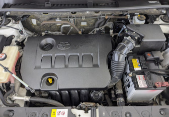 Подержанный автомобиль Toyota RAV4 2017 года (9 фото)