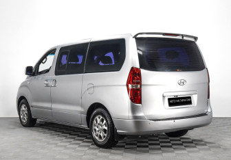 Подержанный автомобиль Hyundai Grand Starex 2008 года (3 фото)