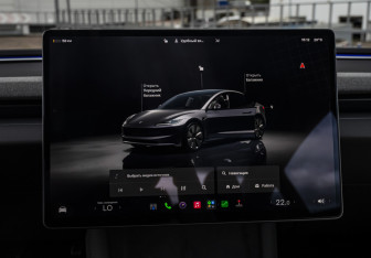 Подержанный автомобиль Tesla Model 3 2025 года (12 фото)
