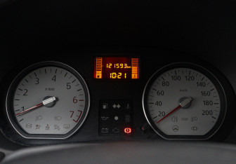 Подержанный автомобиль Renault Logan Sedan 2011 года (12 фото)