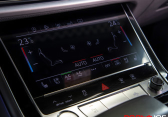 Подержанный автомобиль Audi Q8 2019 года (21 фото)