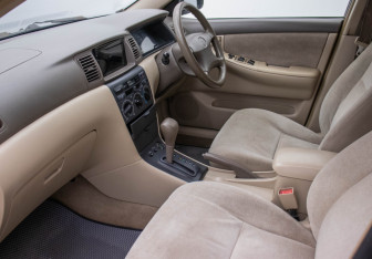 Подержанный автомобиль Toyota Corolla Sedan 2001 года (9 фото)