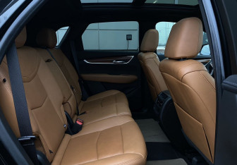 Подержанный автомобиль Cadillac XT5 2021 года (29 фото)