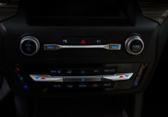 Подержанный автомобиль Ford Explorer 2020 года (15 фото)