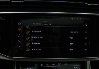 Подержанный автомобиль Audi Q8 2022 года (19 фото)