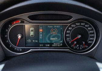 Подержанный автомобиль Ford Mondeo Sedan 2008 года (21 фото)