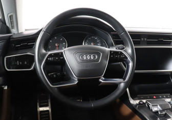 Подержанный автомобиль Audi A7 2018 года (18 фото)