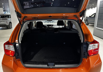 Подержанный автомобиль Subaru XV 2011 года (12 фото)
